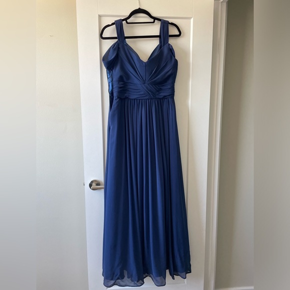 Beautiful Bridesmaid Dress Worn Once! - Picture 2 of 4
